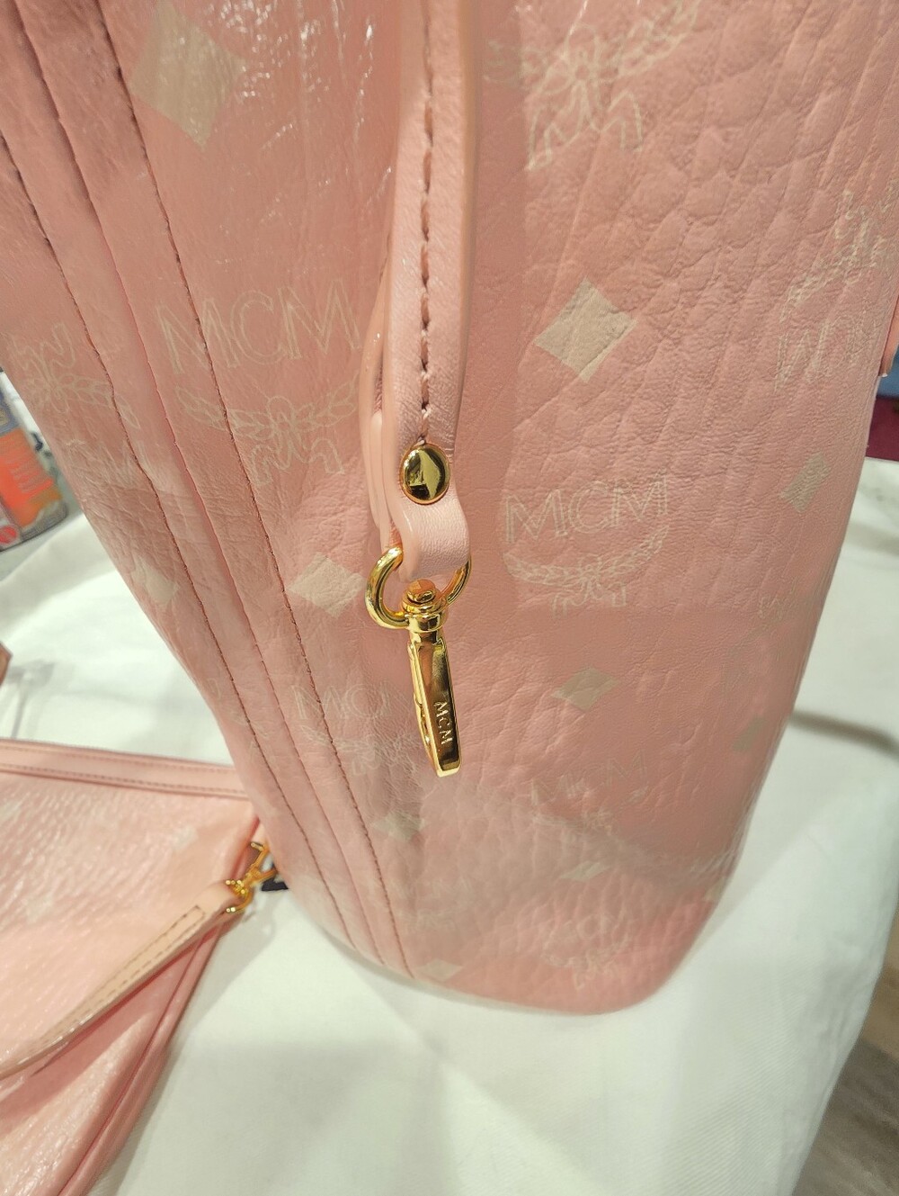 🎀✨️ MCM Pink Leather Tote with Matching Wristlet✨️🎀 - Picture 5 of 12